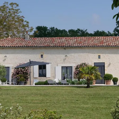 Charmante Maison Charentaise - Piscine - Sauna * Baignes-Sainte-Radegonde