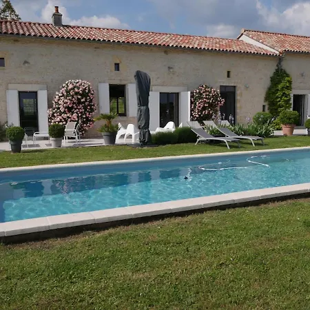 Villa Charmante Maison Charentaise - Piscine Chauffee - Sauna Baignes-Sainte-Radegonde