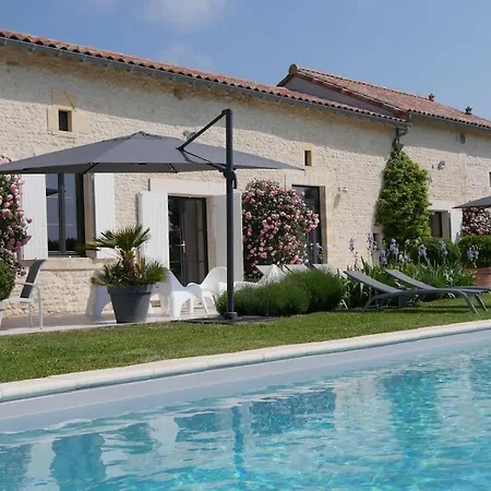 Charmante Maison Charentaise - Piscine - Sauna * Baignes-Sainte-Radegonde