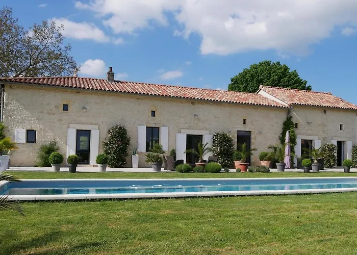 Charmante Maison Charentaise - Piscine - Sauna Villa