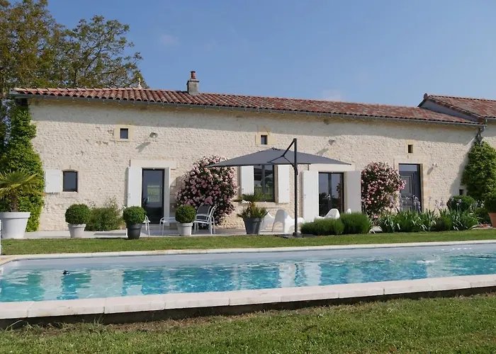 Charmante Maison Charentaise - Piscine - Sauna Baignes-Sainte-Radegonde