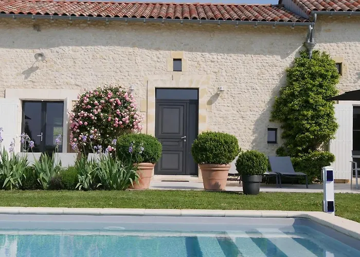 Charmante Maison Charentaise - Piscine - Sauna