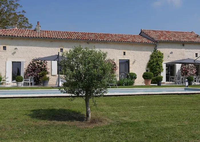 Charmante Maison Charentaise - Piscine - Sauna Villa *