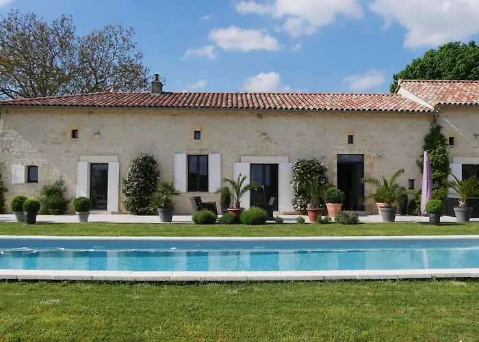 Charmante Maison Charentaise - Piscine - Sauna Baignes-Sainte-Radegonde