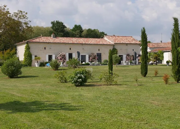 Charmante Maison Charentaise - Piscine - Sauna *